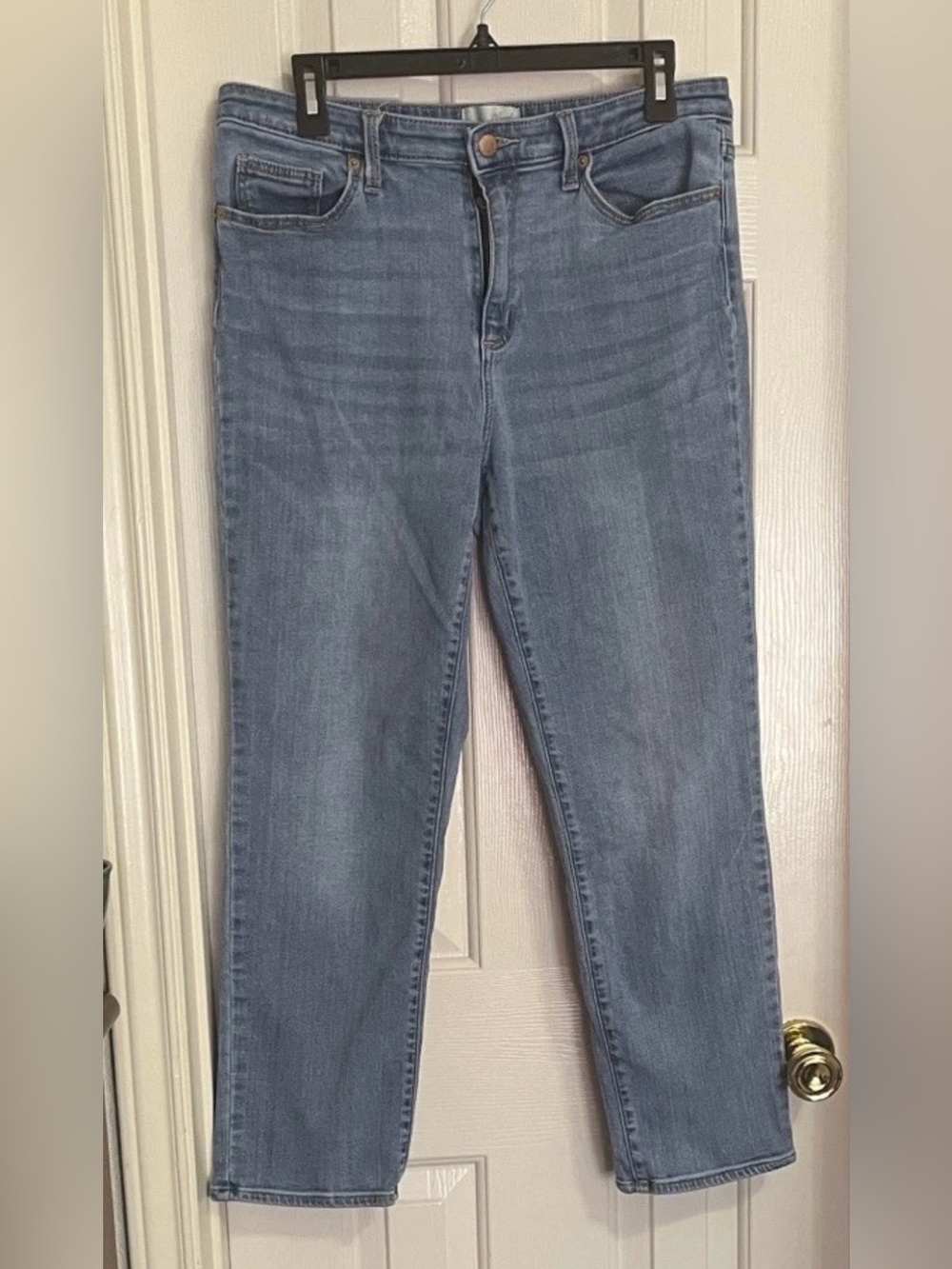 Universal Thread • Women’s high rise slim straight jeans • Size 12/31R